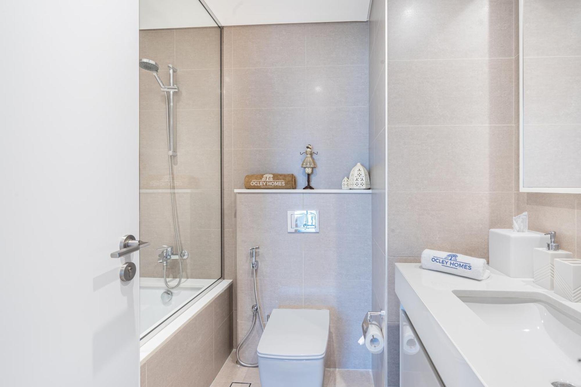 Apartment Stunning Renovated With Full Burj Khalifa View Dubai